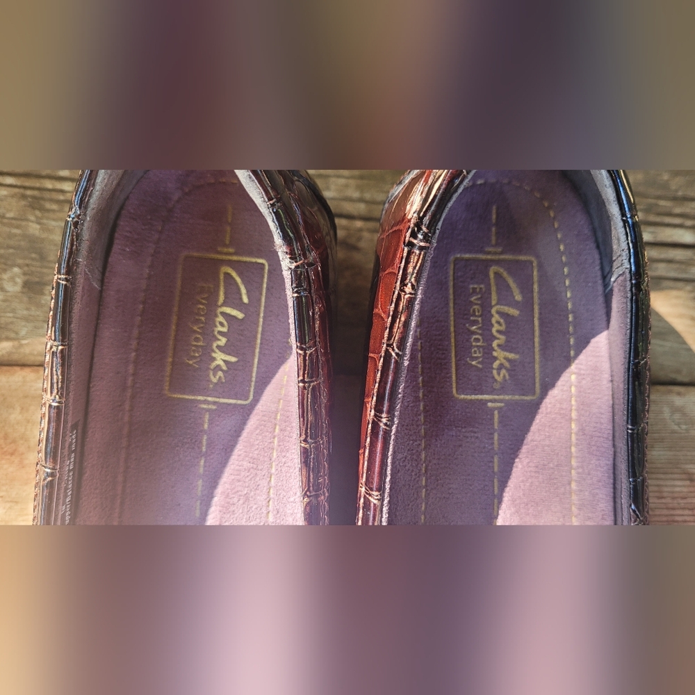 Clarks Everyday Women's Croc-Embossed Brown Leather Flats, 7.5 - Picture 2 of 10